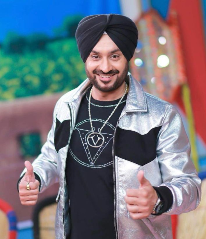 Varinder Vizz – Lead Vocalist